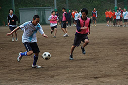 第二グラウンドでは広いコートでの高校サッカー