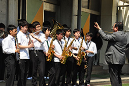 音楽部の演奏に乗せて　校歌斉唱