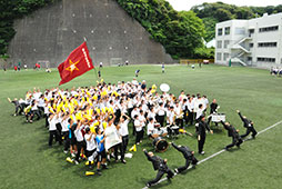 終業式後　生徒会の発案で結成35周年を迎えた大先輩に向けてビデオメッセージを収録。<br />どうかご本人に届きますように...