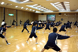 最後は横綱の土俵入りに挑戦
