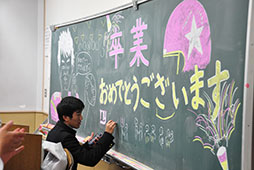 教室では各クラブの後輩たちが待ち構える