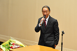 退任する二名の教員より挨拶