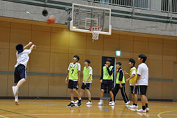 大アリーナではバスケットボール