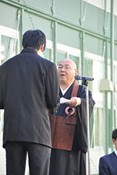 続いて理事長より<br />建長寺賞の表彰<br />　
