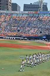 満員の横浜スタジアムに<br />次はぜひ準々決勝で