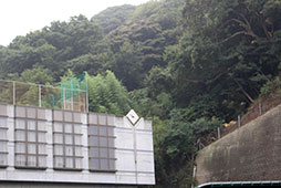 あいにくの雨、放送での始業式