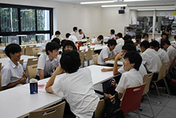 夏休みの思い出、話は尽きません