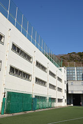 卒業生も過ごしてきた西棟（髙梨側）校舎は間もなくリニューアル工事が始まります