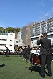 青空に校歌が響いて2015年度の締めくくりとなりました